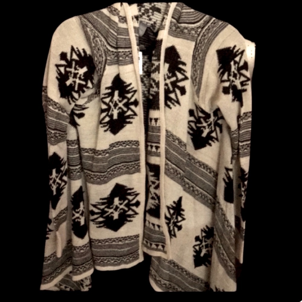 🌺NWT  Tribal Sweater a little Yellowstone inspired Gorgeous sweater brand New